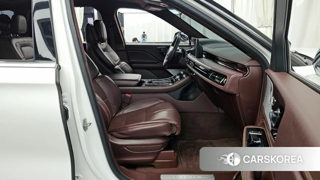 Lincoln Aviator 2nd generation 2021 Белый из Кореи, фото 2
