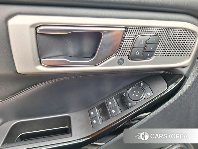 Ford Explorer 6th Generation 2021 Черный из Кореи, фото 2