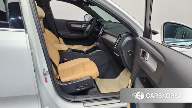 Volvo XC40 2021 Белый из Кореи, фото 2