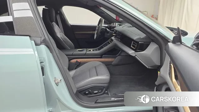 Porsche Taycan 2024 Цвет галактики из Кореи, фото 2