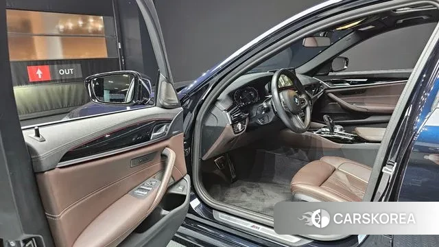 BMW 5 Series (G30) 2023 Черный из Кореи, фото 2