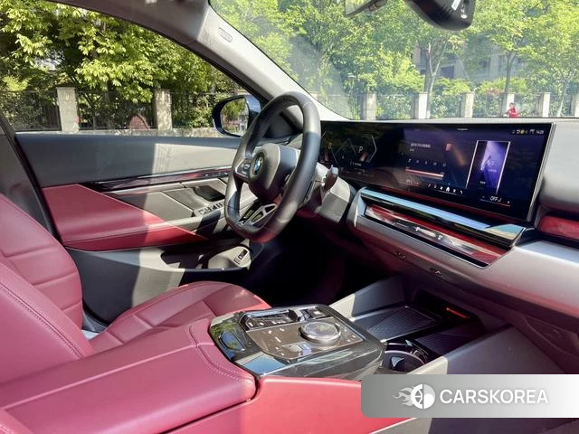 BMW 5 series 2025 Черный из Китая, фото 2