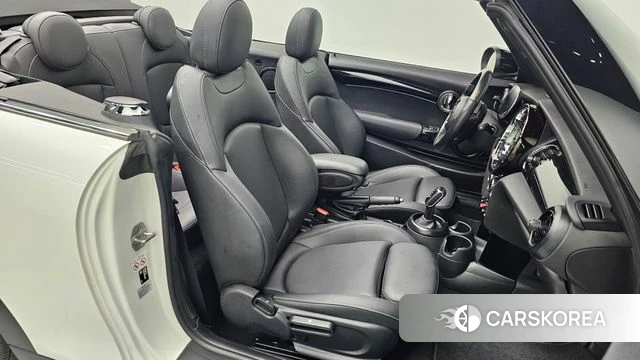 Mini Cooper Convertible 2024 Белый из Кореи, фото 2