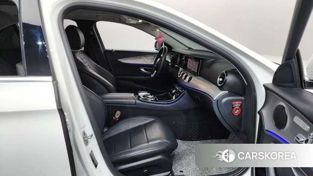 Mercedes-Benz E-Class W213 2019 Белый из Кореи, фото 2