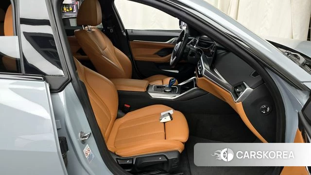 BMW i4 2022 Светло-серебряный цвет из Кореи, фото 2