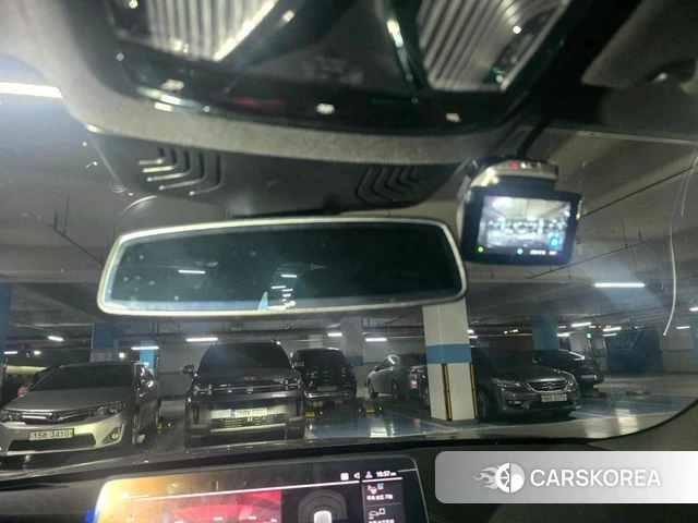 BMW 5 Series (G30) 2023 Серебристо-серый из Кореи, фото 2