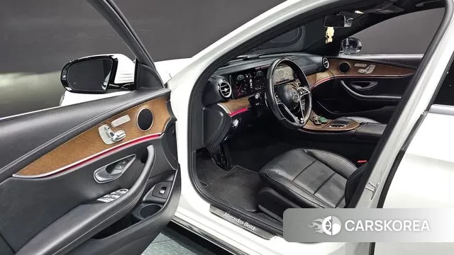 Mercedes-Benz E-Class W213 2021 Белый из Кореи, фото 2