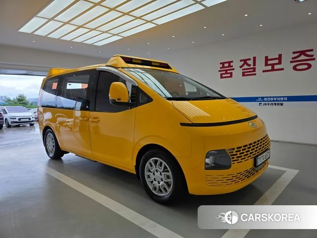 Hyundai Staria 2022 Желтый из Кореи, фото 2