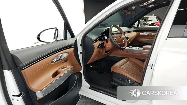 Genesis GV70 2023 Белый из Кореи, фото 2