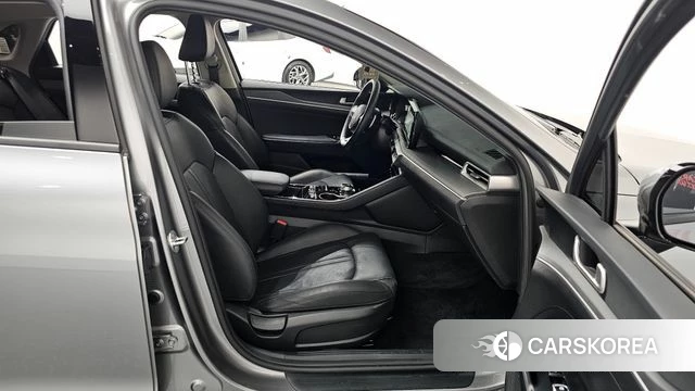 Kia K5 3rd generation 2023 Серебряный из Кореи, фото 2