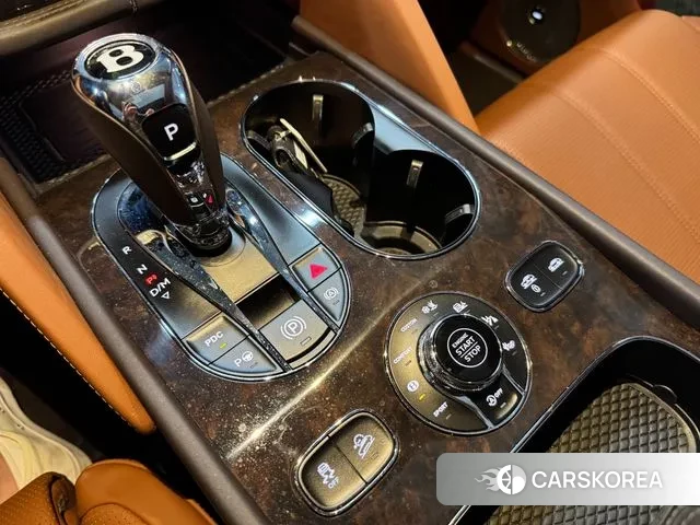 Bentley Bentayga 2021 Белый из Кореи, фото 2