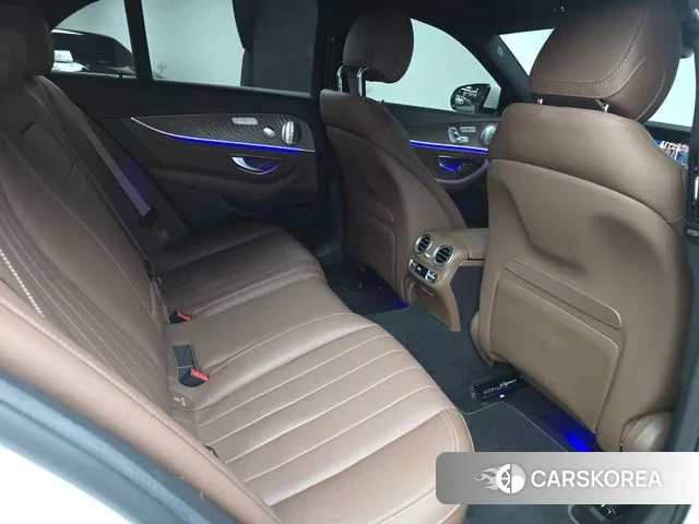 Mercedes-Benz E-Class W213 2022 Белый из Кореи, фото 2