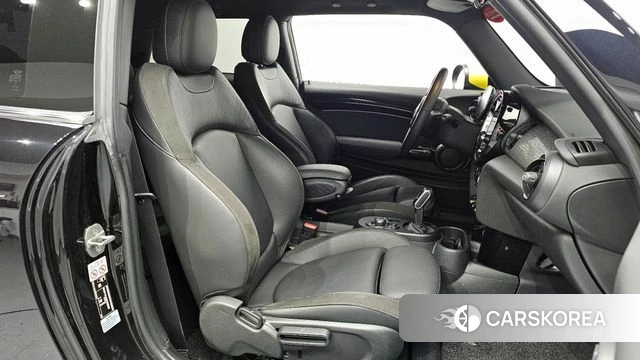 Mini Cooper Electric 2022 Черный из Кореи, фото 2