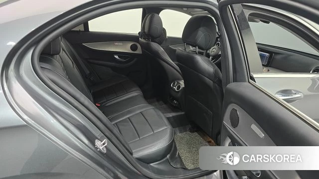 Mercedes-Benz E-Class W213 2018 Серый из Кореи, фото 2