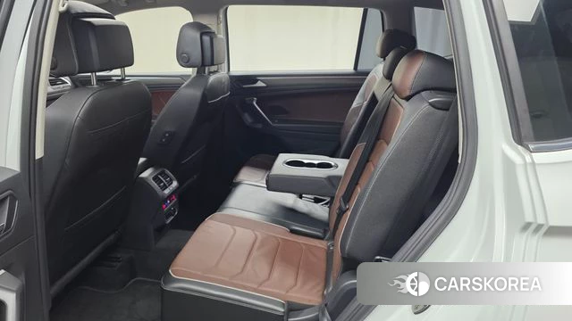 Volkswagen Tiguan Allspace 2024 Белый из Кореи, фото 2