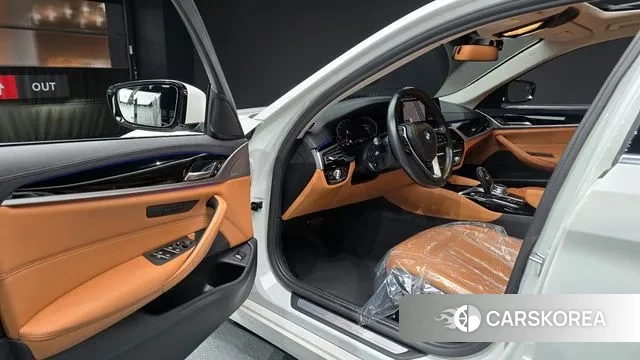 BMW 5 Series (G30) 2019 Белый из Кореи, фото 2