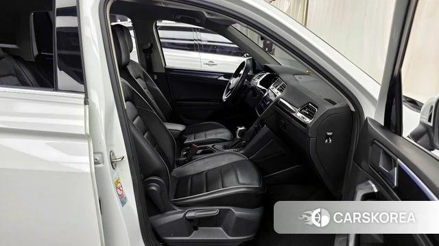 Volkswagen Tiguan second Generation 2022 Белый из Кореи, фото 2