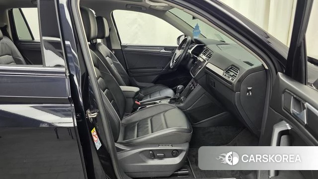 Volkswagen Tiguan Allspace 2018 Черный из Кореи, фото 2