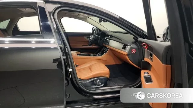 Jaguar XF (X260) 2019 Черный из Кореи, фото 2