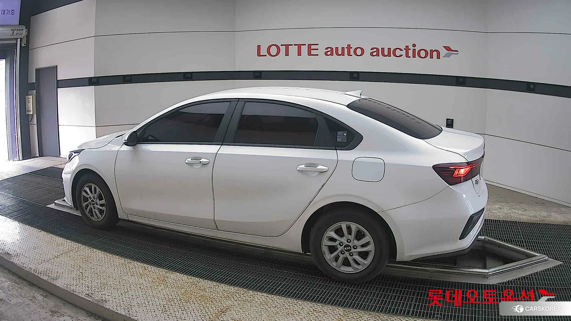 Kia K3 2021 Snow White Pearl из Кореи, фото 2