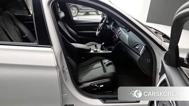 BMW 3 Series (F30) 2018 Белый из Кореи, фото 2