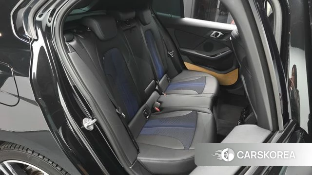 BMW 1 Series (F40) 2024 Черный из Кореи, фото 2