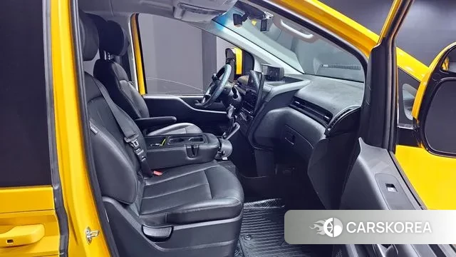 Hyundai Staria 2023 Желтый из Кореи, фото 2