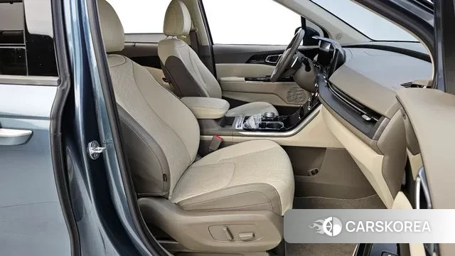 Kia Carnival 4th generation 2021 Светло-серебряный цвет из Кореи, фото 2