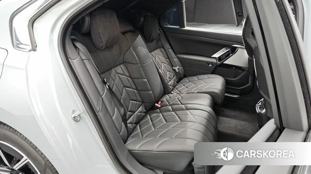 BMW 7 Series (G70) 2025 Серебристо-серый из Кореи, фото 2