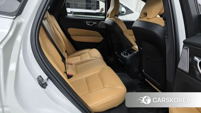 Volvo XC60 second Generation 2022 Белый из Кореи, фото 2