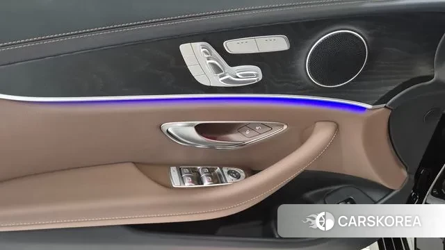 Mercedes-Benz E-Class W213 2023 Черный из Кореи, фото 2