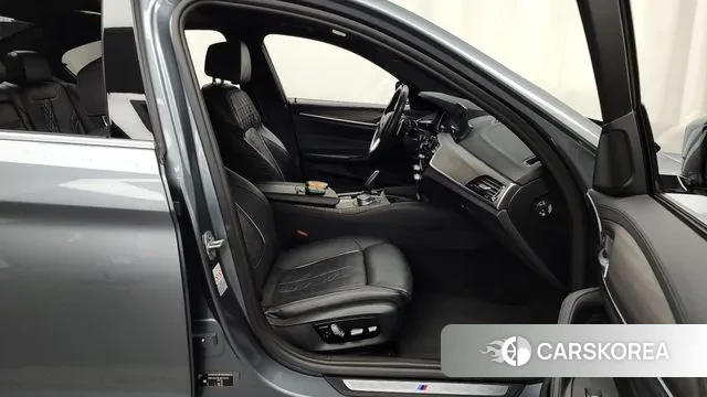BMW 5 Series (G30) 2018 Серый из Кореи, фото 2