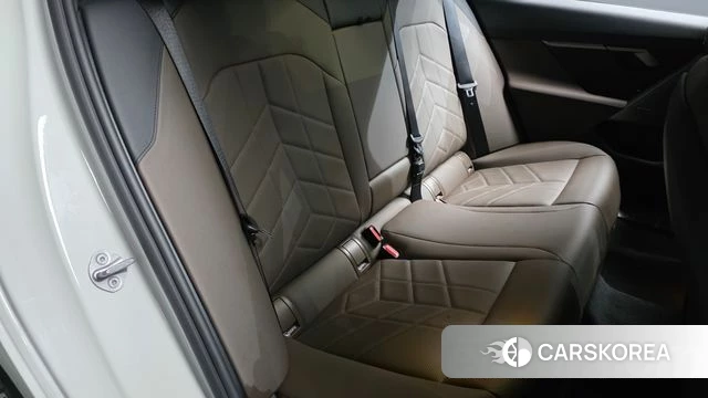 BMW 5 Series (G60) 2025 Белый из Кореи, фото 2