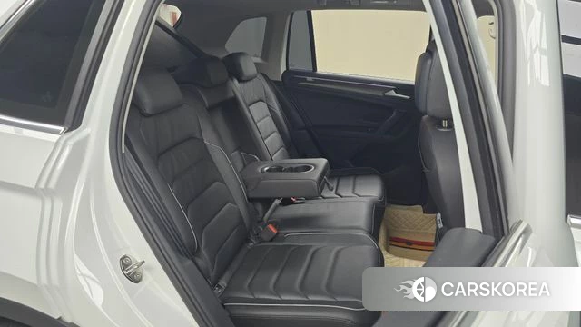 Volkswagen Tiguan second Generation 2023 Белый из Кореи, фото 2