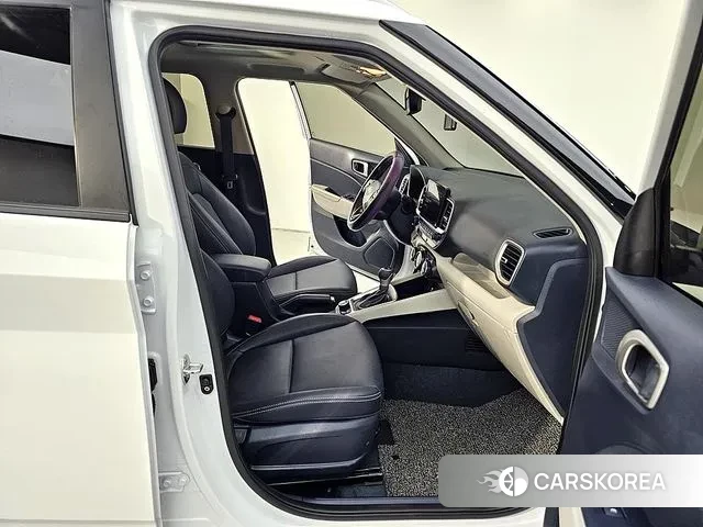 Hyundai Venue 2023 Белый из Кореи, фото 2