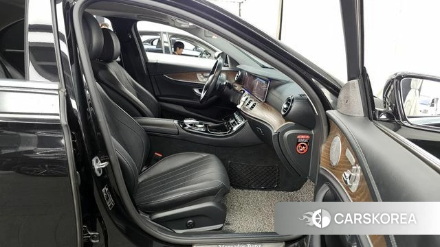 Mercedes-Benz E-Class W213 2019 Черный из Кореи, фото 2