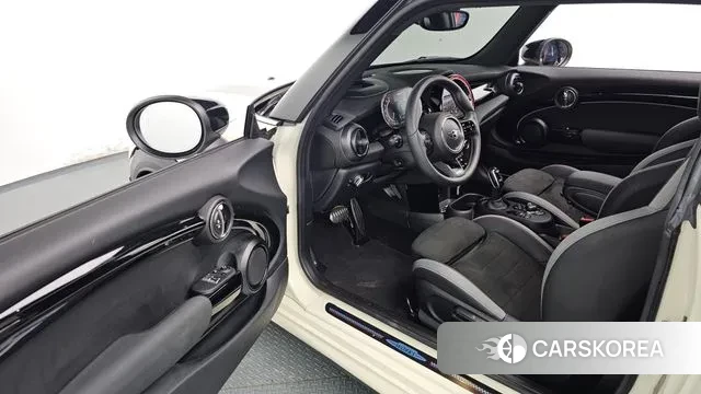 Mini Cooper S 2021 Жемчужный цвет из Кореи, фото 2