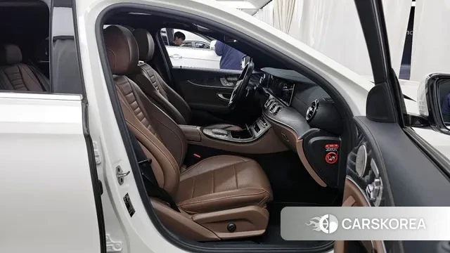 Mercedes-Benz E-Class W213 2022 Белый из Кореи, фото 2