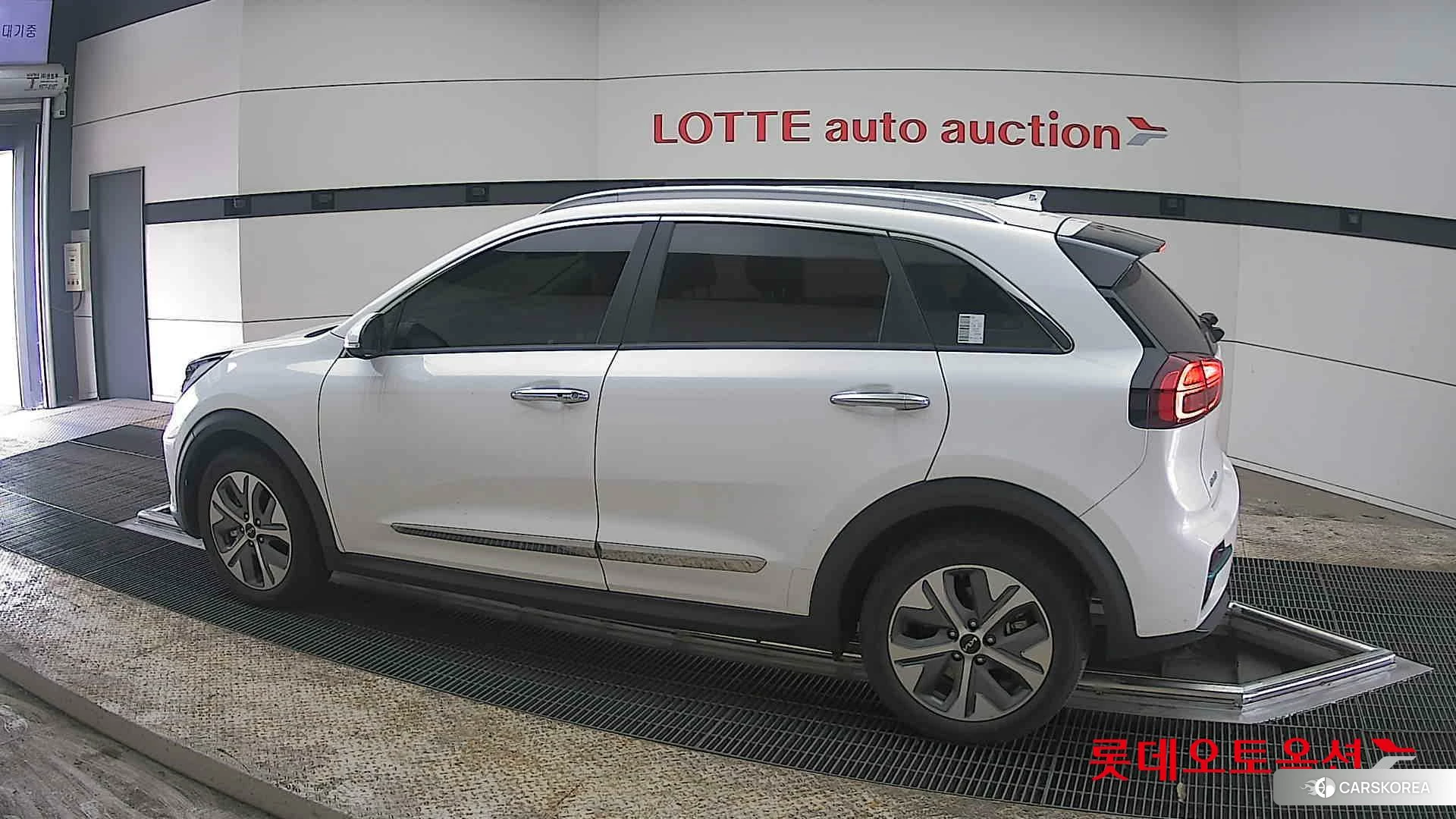 Kia Niro EV 2022 Snow White Pearl (optional) из Кореи, фото 2