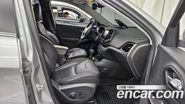 Jeep Cherokee (KL) 2021 Серебристо-серый из Кореи, фото 2