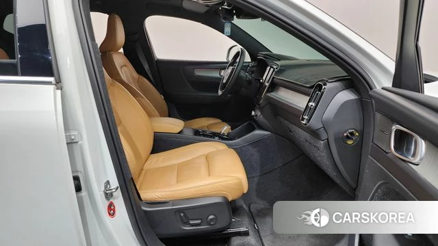 Volvo XC40 2021 Белый из Кореи, фото 2