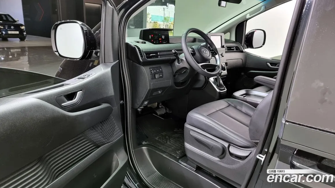 Hyundai Staria 2023 из Кореи, фото 2