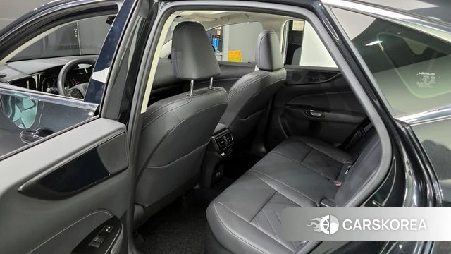 Lexus NX350h Second generation 2023 Черный из Кореи, фото 2