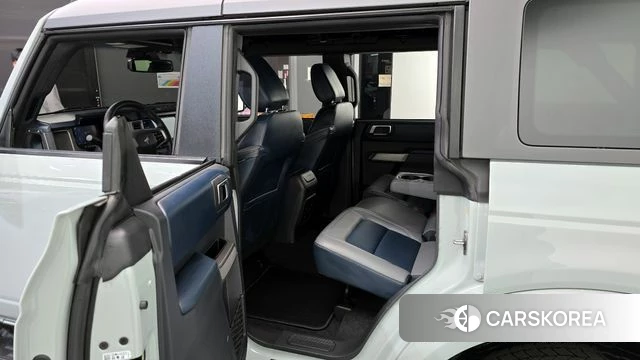 Ford Bronco 6th Generation 2023 Серебристо-серый из Кореи, фото 2