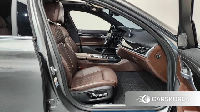 BMW 7 Series (G11) 2018 Серебристо-серый из Кореи, фото 2