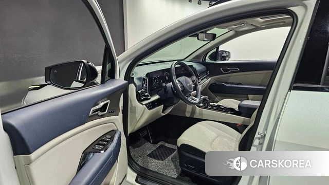 Kia Sportage 5th Generation Hybrid 2023 Белый из Кореи, фото 2