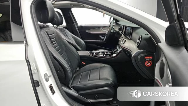 Mercedes-Benz E-Class W213 2018 Белый из Кореи, фото 2