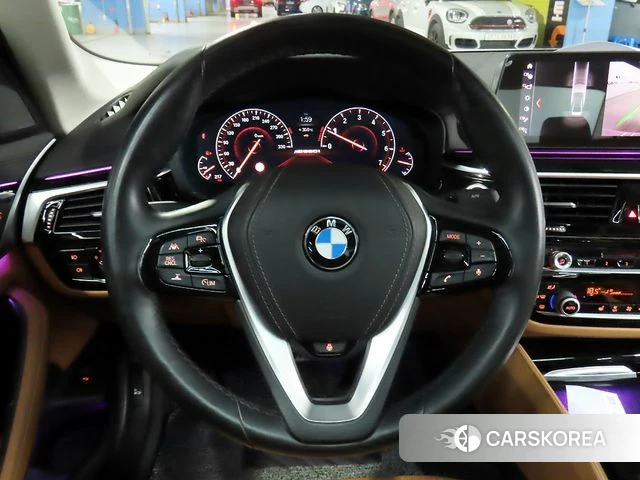 BMW 5 Series (G30) 2019 Белый из Кореи, фото 2