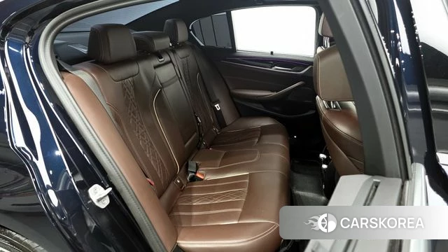 BMW 5 Series (G30) 2023 Черный из Кореи, фото 2