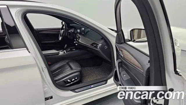 BMW 5 Series (G30) 2018 Белый из Кореи, фото 2